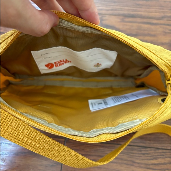 Fjallraven Tree-Kanken Pocket in Maple🍁 Yellow - Picture 4 of 7